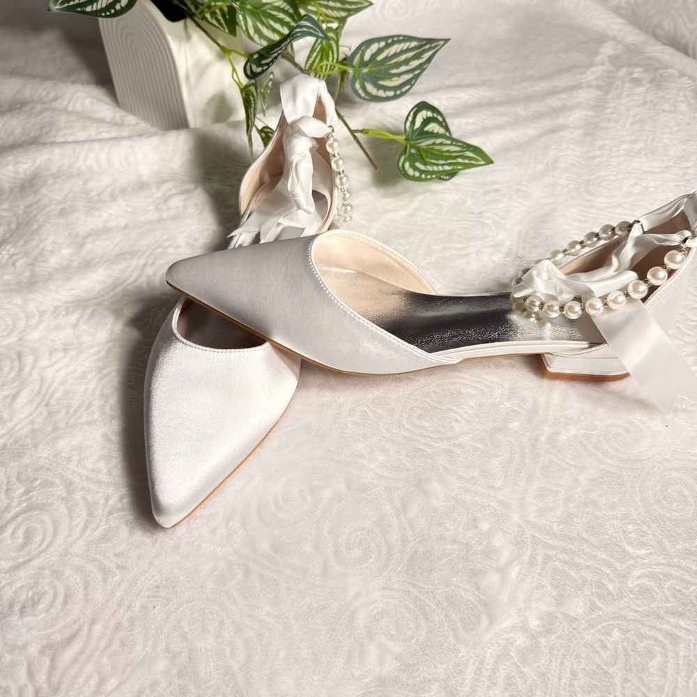 White Satin Pearl Ankle Strap Flats Women’s Size 9 NWT - Picture 5 of 11